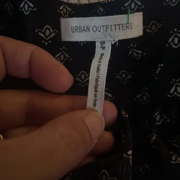 EUC Urban Outfitters long sleeve button tie front cropped blouse - Picture 4 of 7